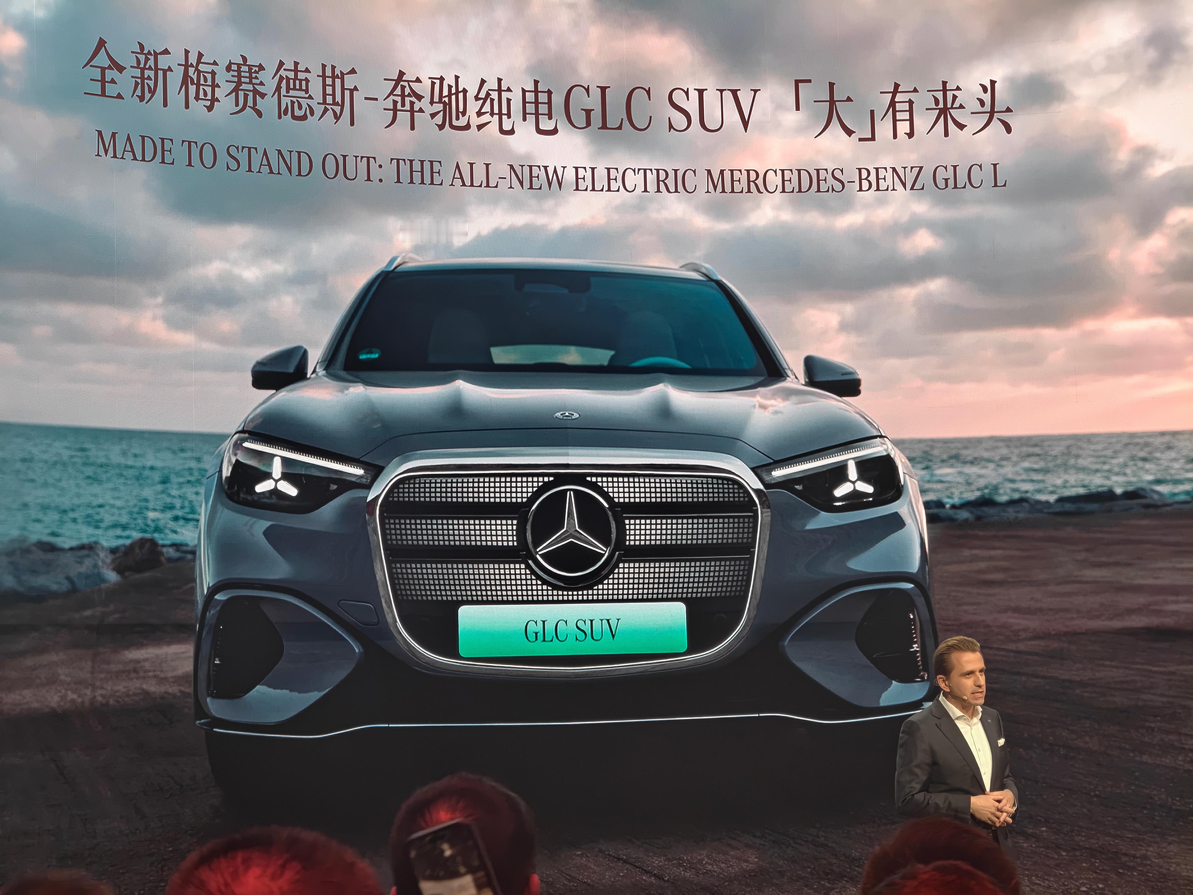 奔驰S迈巴赫，纯电GLC，有史以来最大的GLC，奔驰展台的两张王牌！