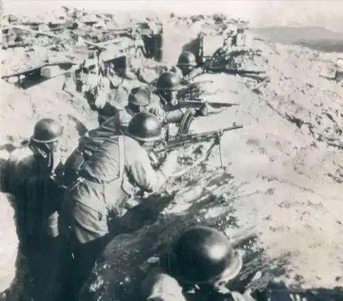 1947年11月，解放军给郏县的国军中将武庭麟送去劝降信，武庭麟下令将送信人杀掉