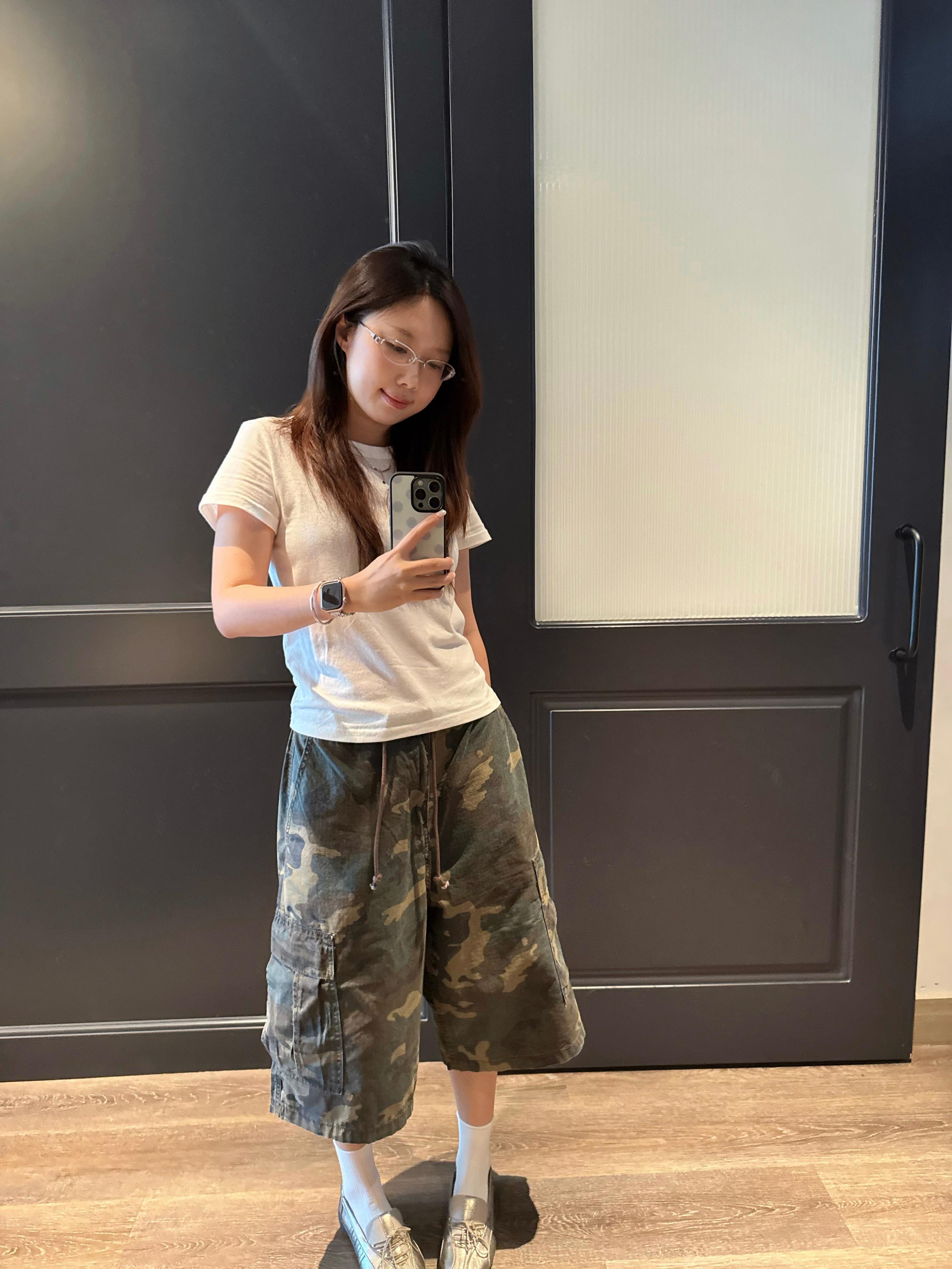 练完了感觉脑袋尖尖的ps：距离🍑臀就差一条合适的瑜伽裤