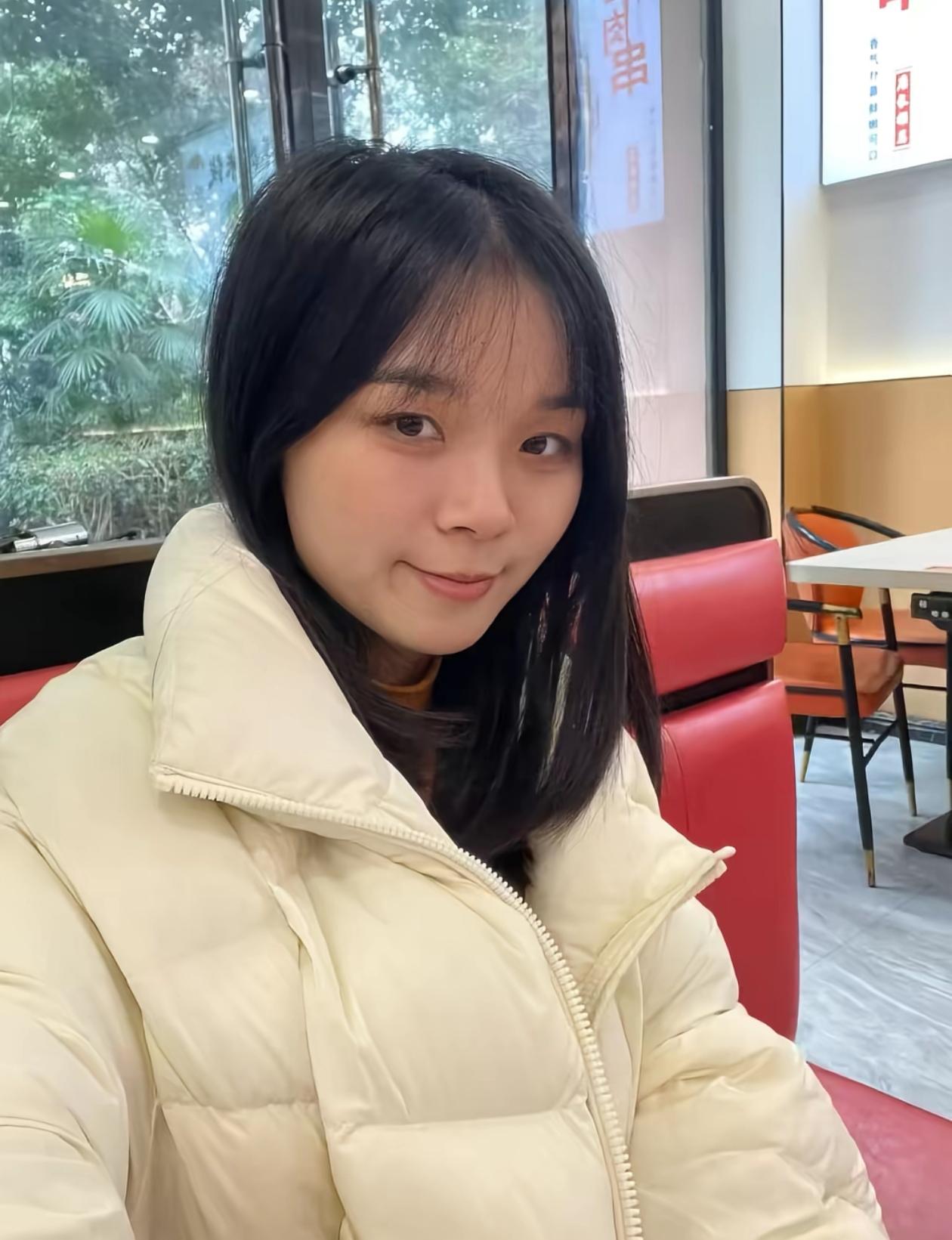 21岁云南美女李蕊去世15天后，父母发讣告选择下葬，原因让人惋惜！6月5日，