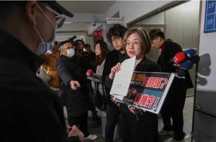 黄国昌称误拿密件仅30秒　民进党调监视器：光消失死角就42秒民众党团总召黄国