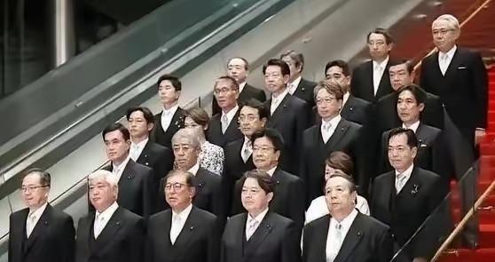 俄罗斯专家曾说：只要中国依旧不与日本对话，对日本实施物资进出口管控，用不了多久日