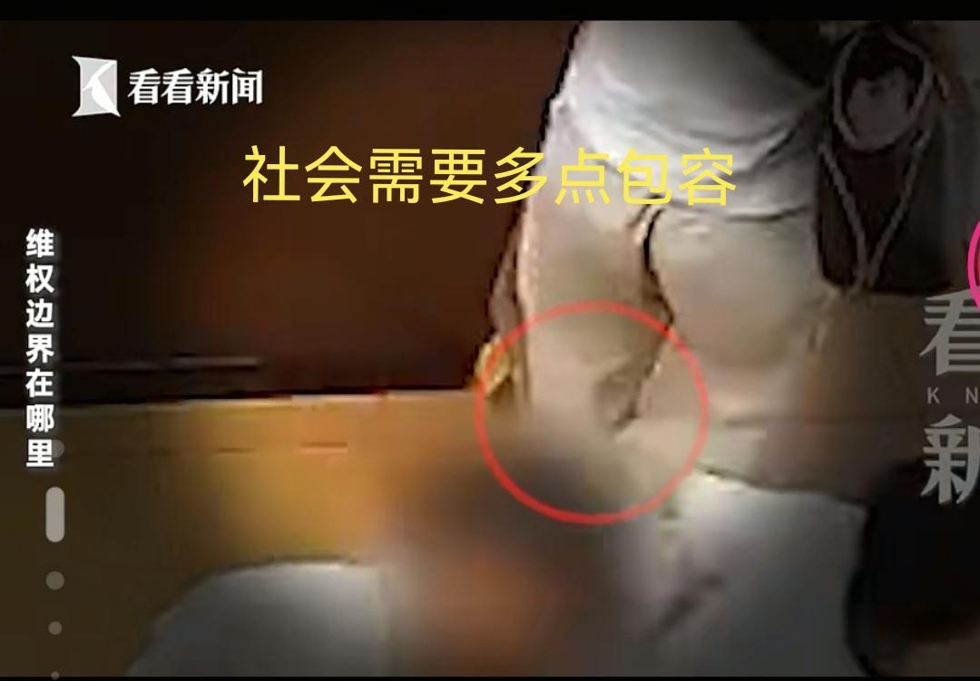 得饶人处且饶人，建议大家不要网暴摸臀女了。她现在全网出名，学校除名，拘留判刑，能