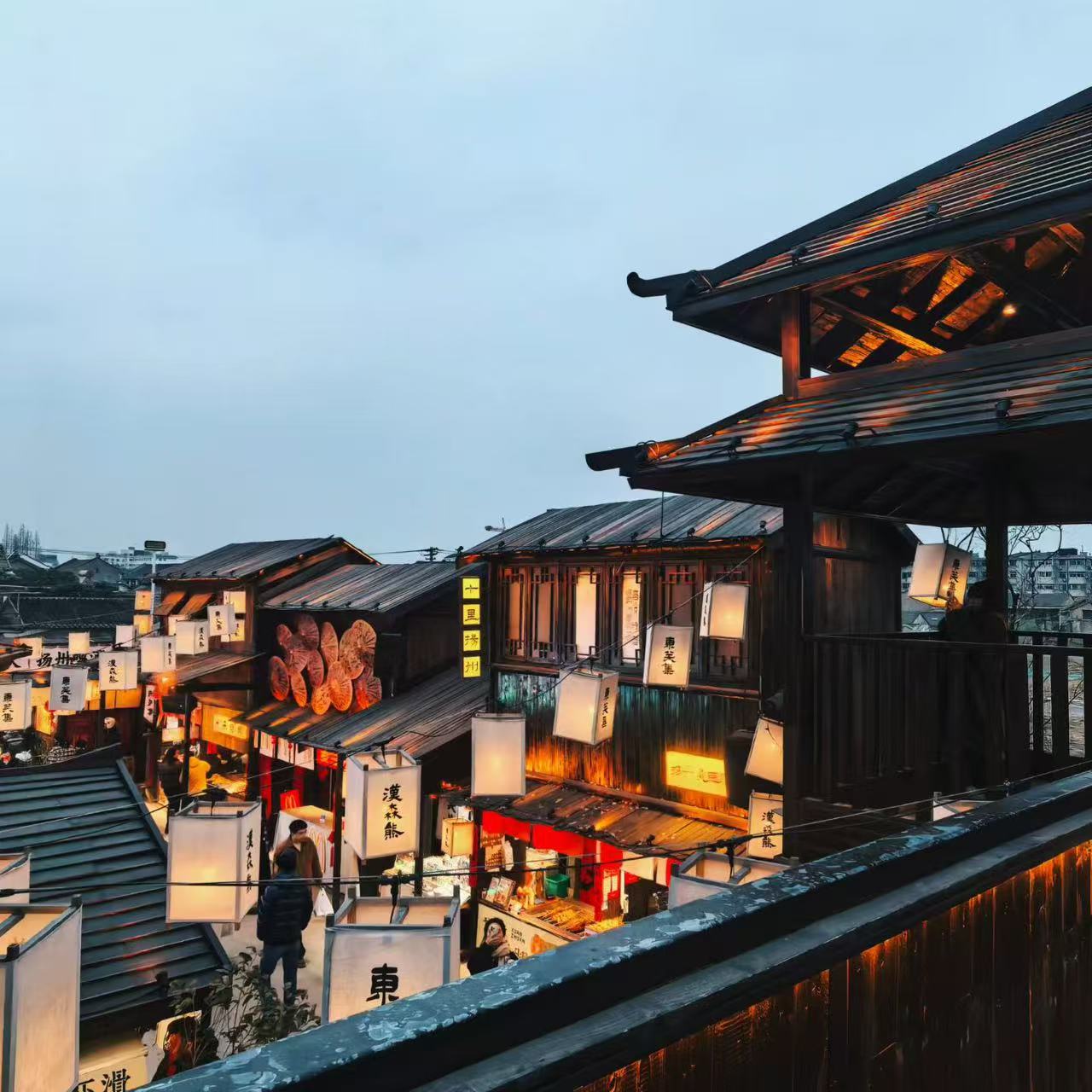 江苏扬州东关街，夜游美景攻略！