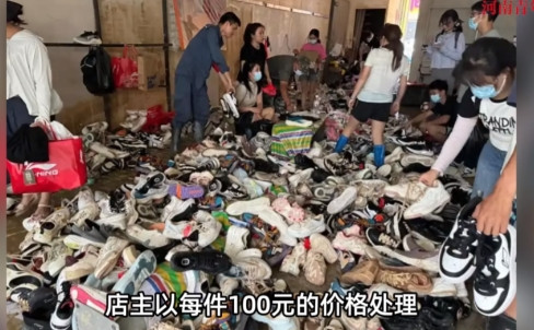 “活该这种老板发财！”2025年6月，贵州榕江，一店老板因为仓库里的鞋子被淹，损