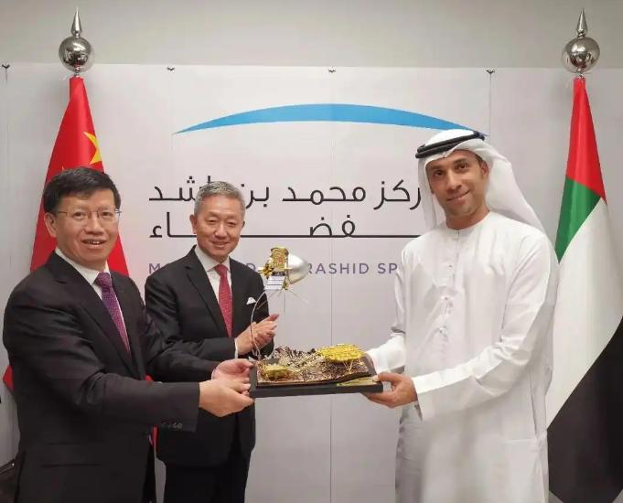 美国强行从中国手中抢去阿联酋月球车发射项目给中国造成巨额市场损失。 最近国际