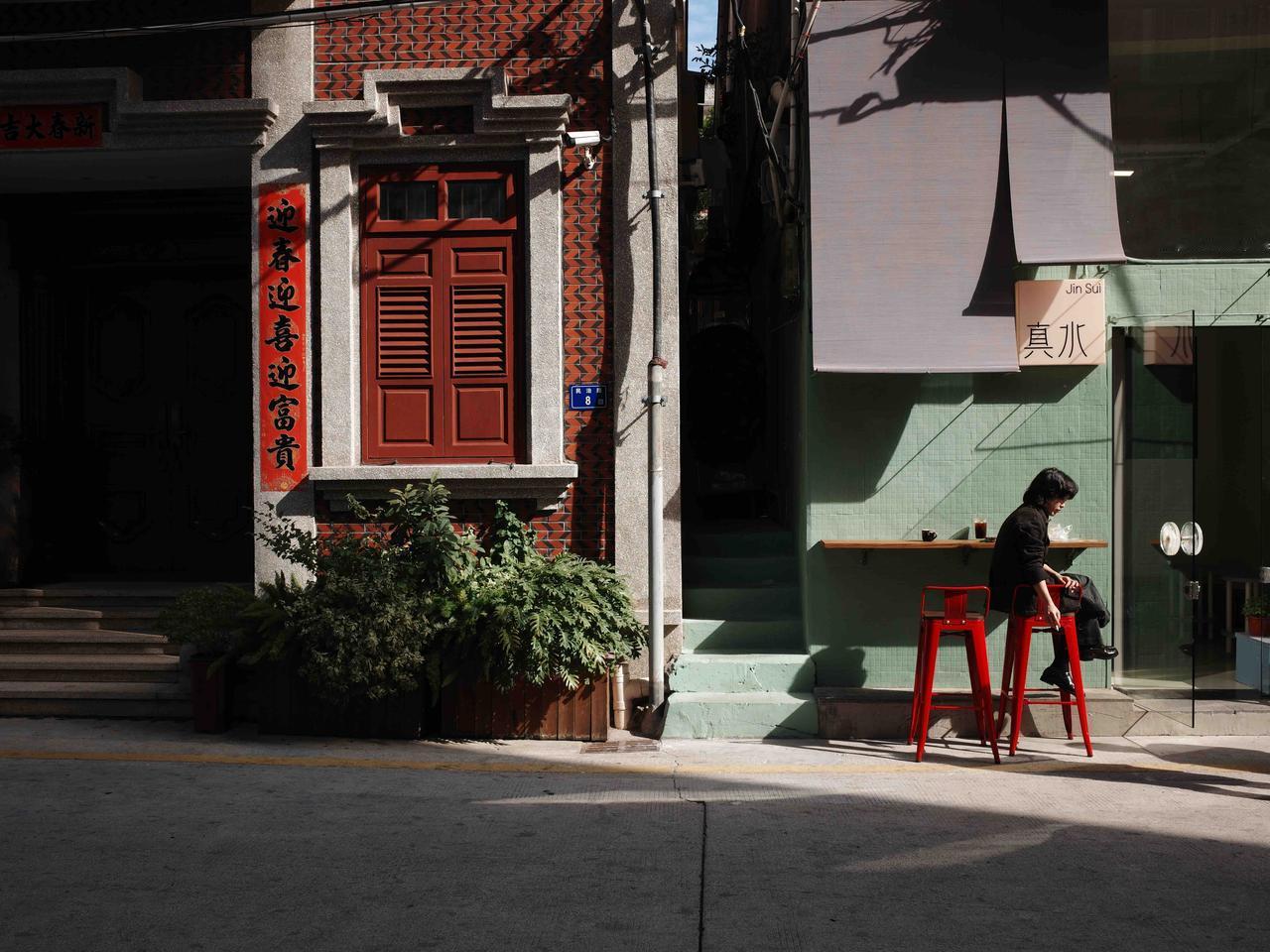 摄影作品《Amoy的角落》来自新一代现实主义摄影大师-胡老师的摄影作品器材