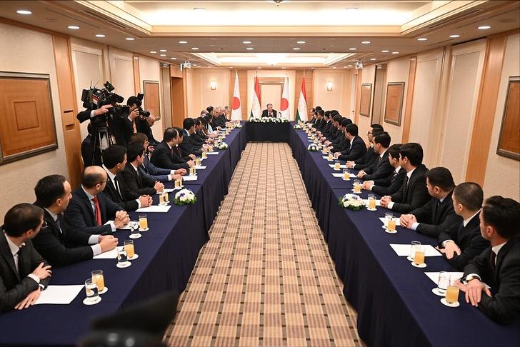 塔吉克斯坦的目光比其他4国要长远一些，日本邀请中亚5国开会，其他4国总统都忙着会