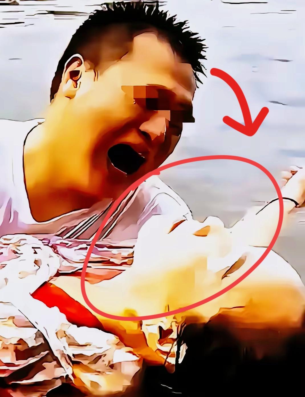 妻子因为游泳溺水去世了，在殡仪馆里丈夫抱着遗体哭泣。在火化之前，丈夫忽然觉得有些