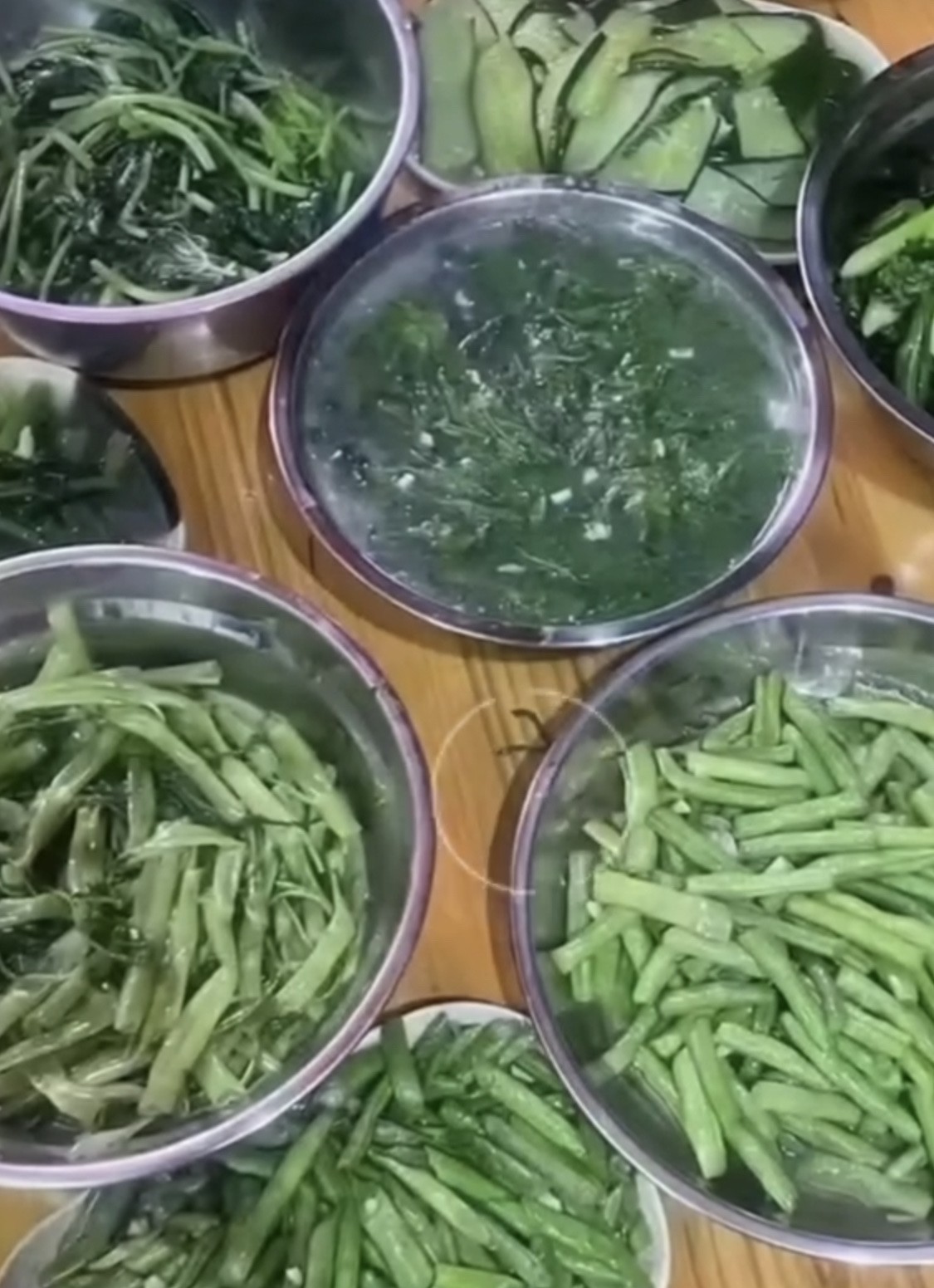 今天带孩子出去玩回来，晚上婆婆做的饭吓了我一跳，难道就因为我最近失业没上班？之前