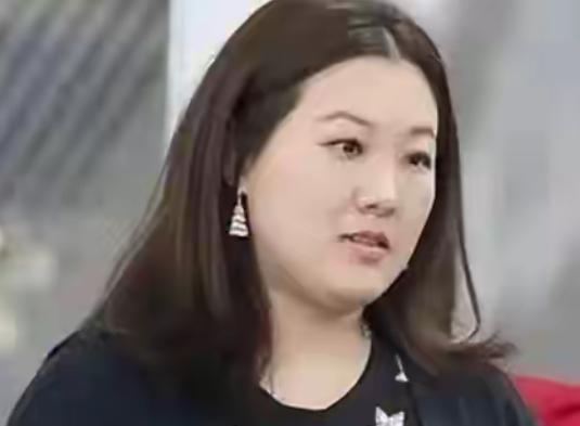 伏明霞：丈夫已是七旬老人儿子才满20，嫁给百亿富翁，她后悔了吗​娱乐