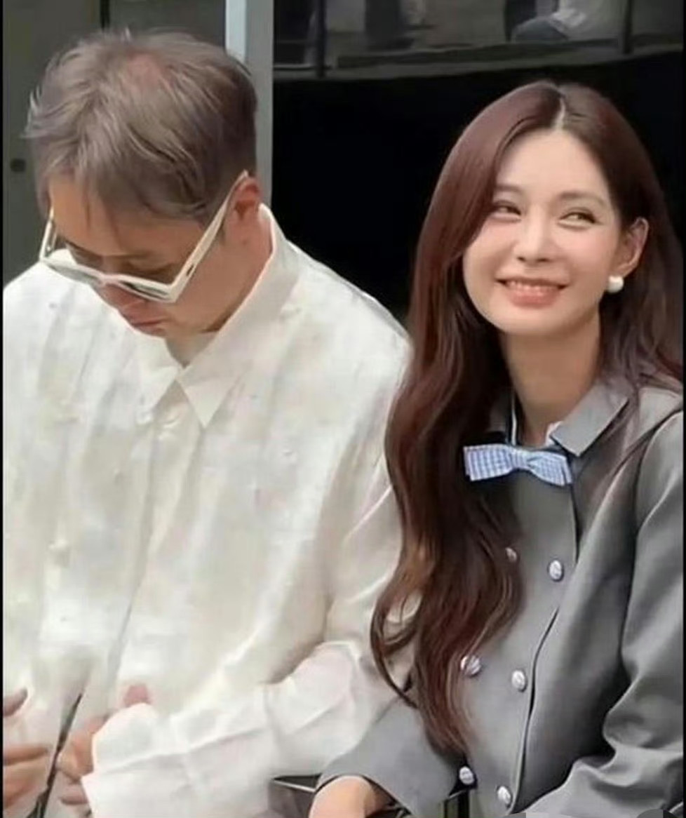 妈呀吗，这还是杜海涛吗？头发咋这么白了，而且这么老了，感觉精气神都没了。有网友说，娶了沈梦辰之后，感