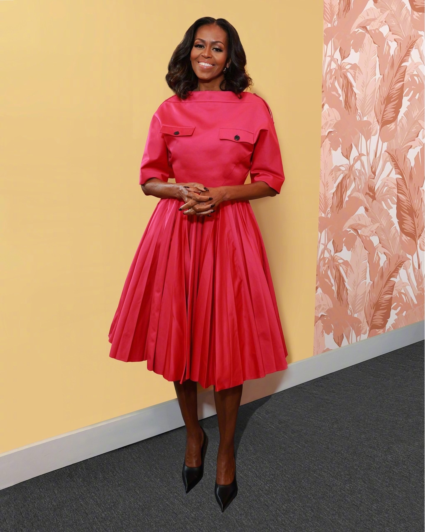 身穿Prada2026春夏定制裙装在纽约出席活动的米歇尔.奥巴马。瘦身后年轻了