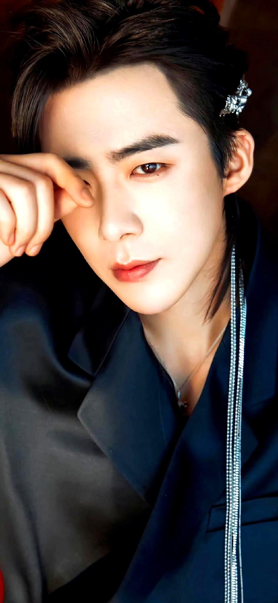 他转头偷偷给她挡了支箭。尖叫之夜，刘宇宁拿“尖叫男演员”，说到自己出身不好时