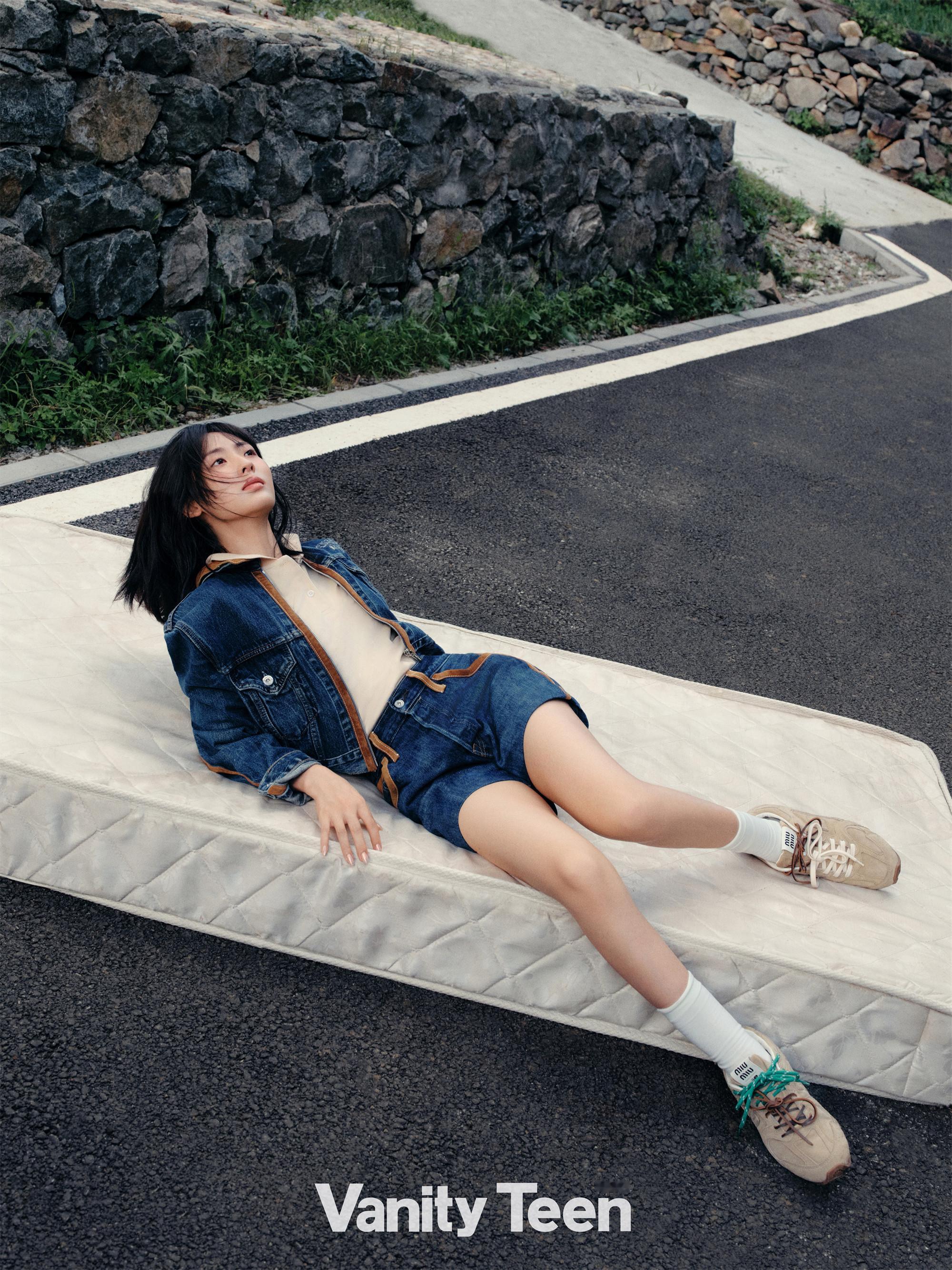 邢菲，多变穿搭秋日大片，松弛感满满​​​