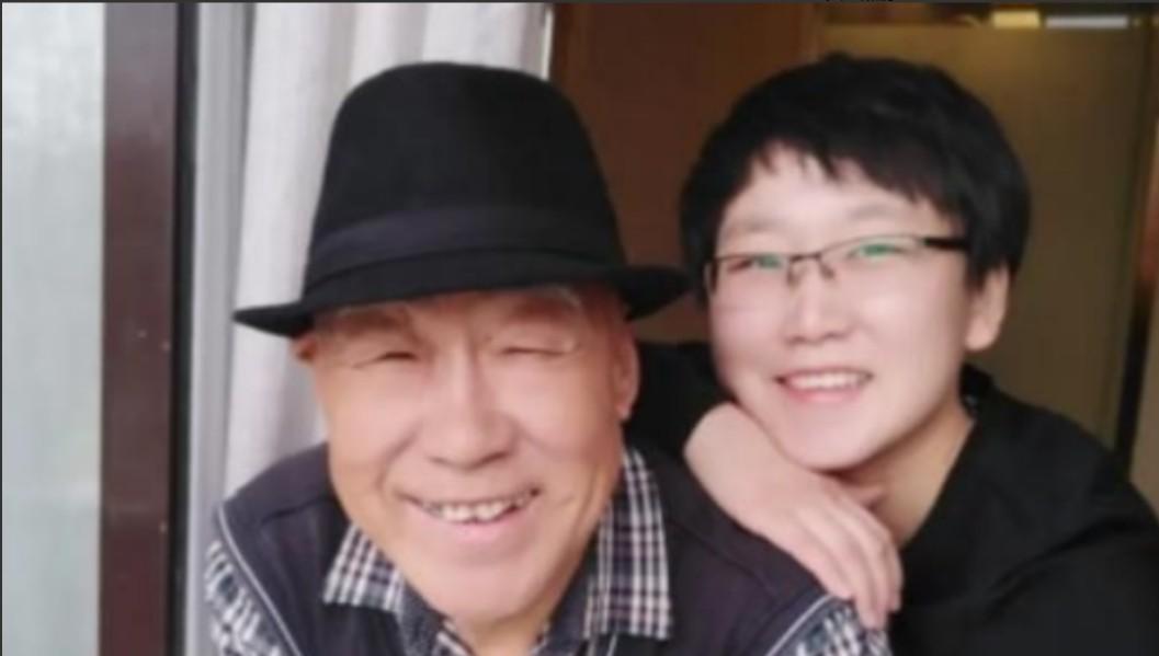 这叫什么事啊？山东18岁女孩患红斑狼疮，父母带她辗转各大医院，花费几十万都没治好