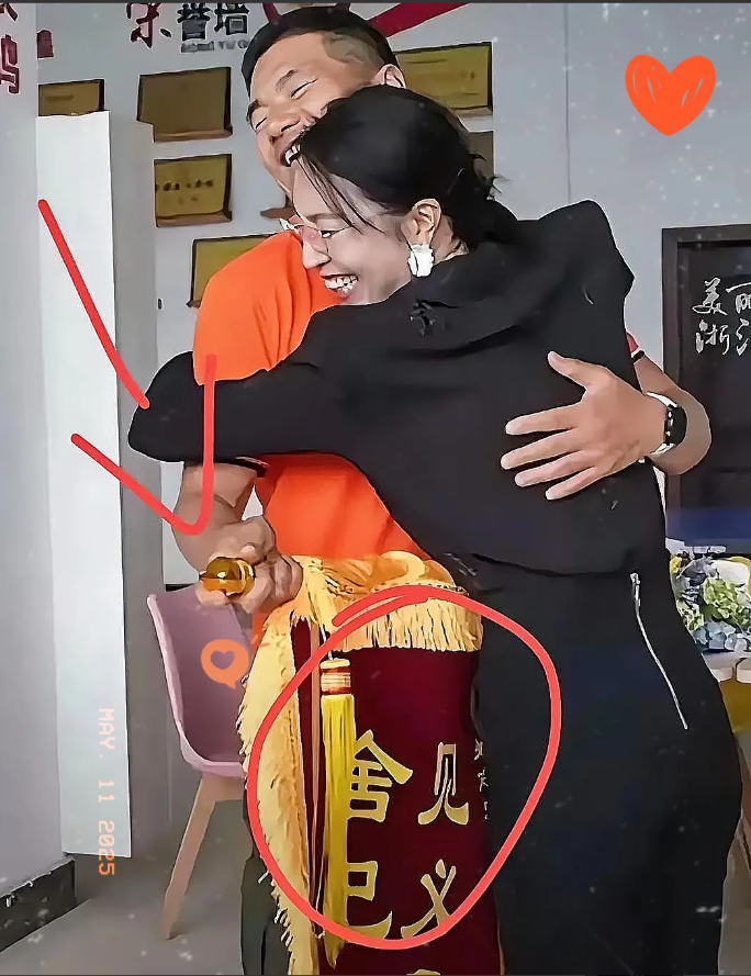 你见过生死边缘最动人的模样吗？落水被救后，女子……女子落水被救