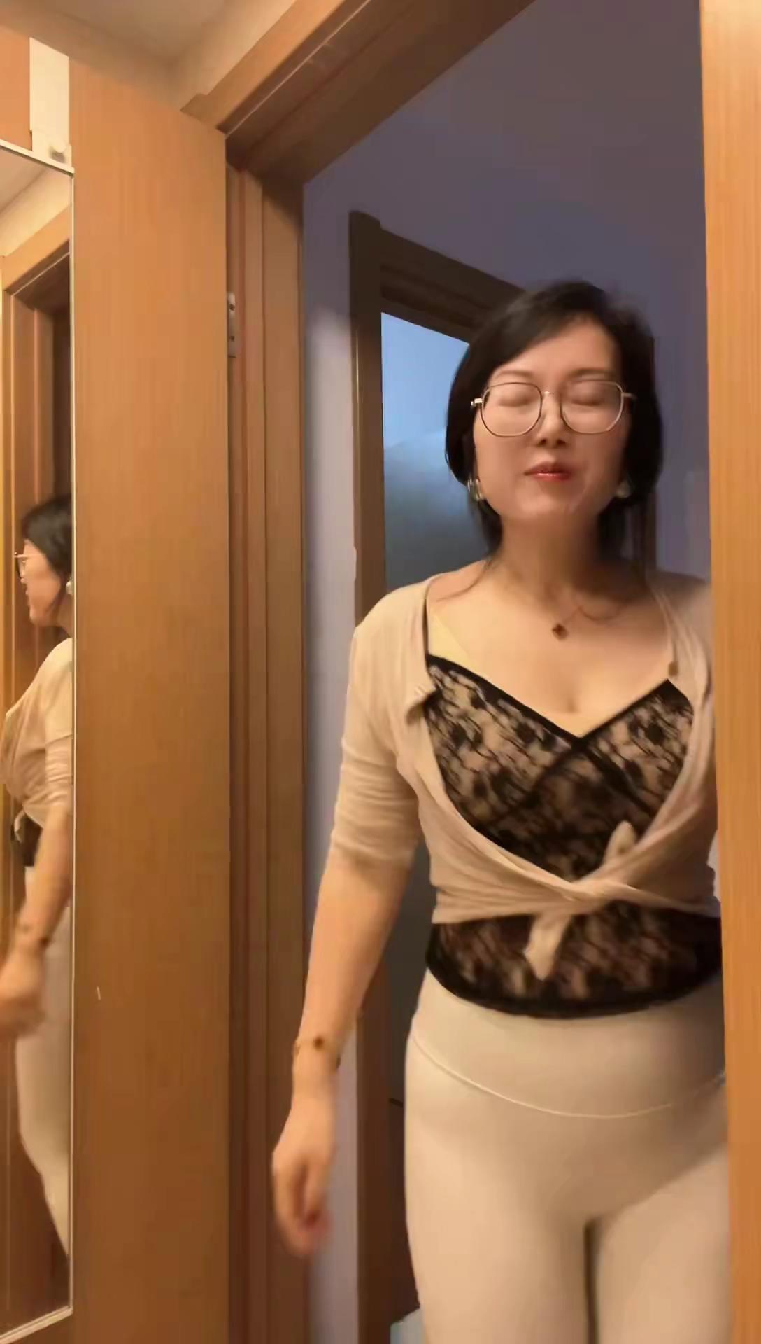 风韵犹存妩媚动人性感可爱中年少女女人40