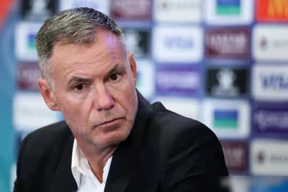 王霜拼了半天，眼看要进决赛，人却被两张黄牌“请”上了看台。你以为她不想上？