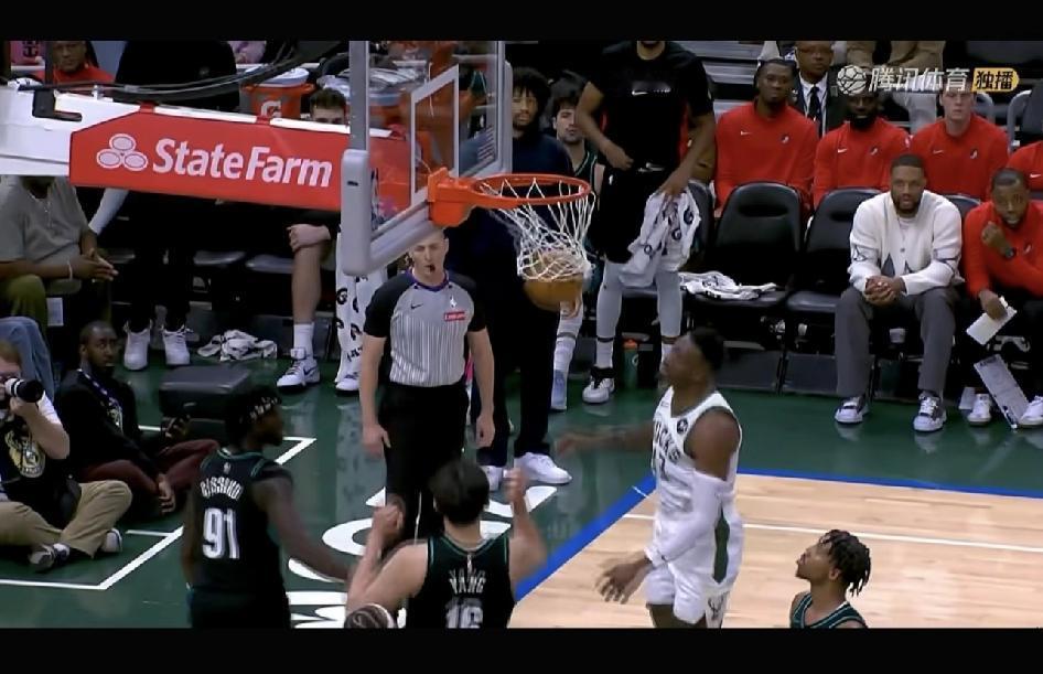 杨瀚森今天0失误！！！同时还有0分0板0助0断0冒。我看到第四节十分钟的时候