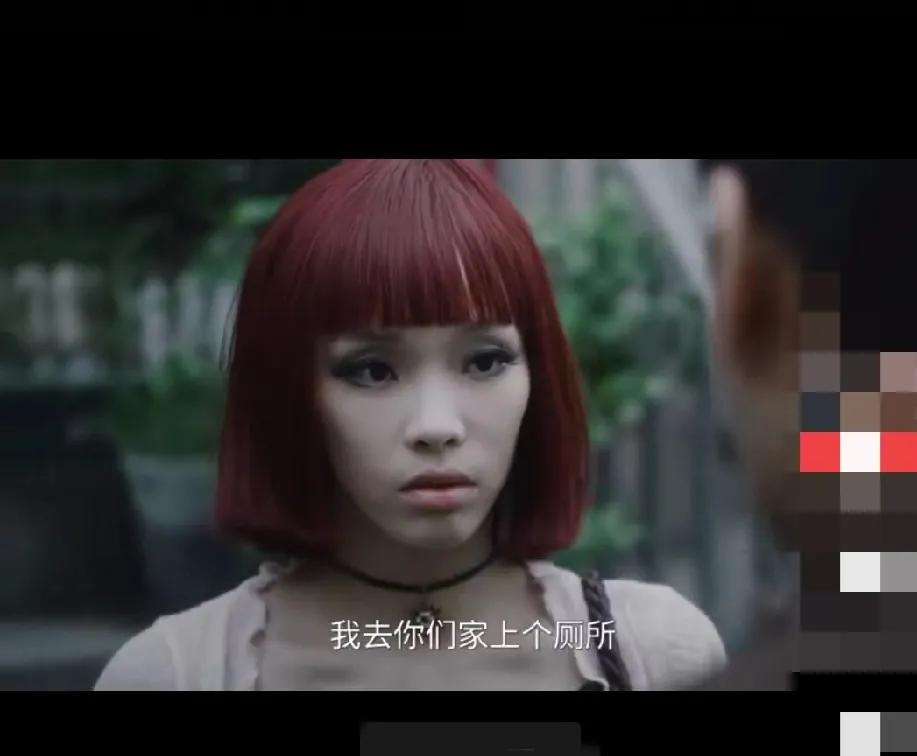 2.《扫毒风暴》。卢少骅可不是恋爱脑。他对吴燕萍宠爱有加，利用她办营业执照，当法