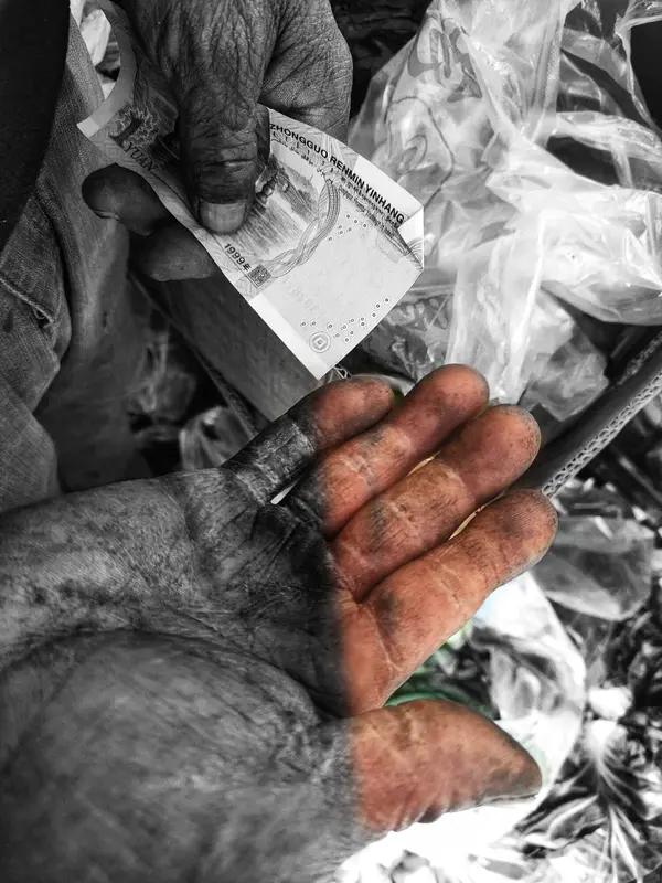 穷人一定要敢于折腾。你看那些有钱人，还在找新项目、想赚更多。作为普通人，更要