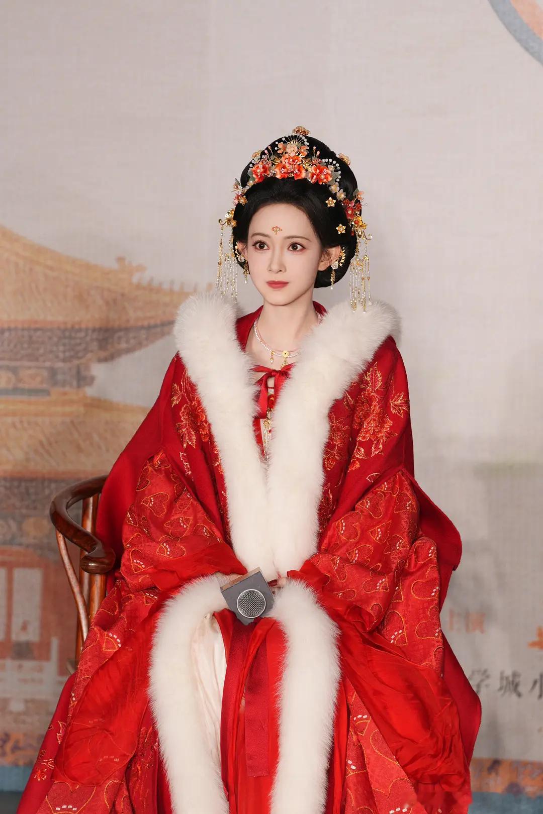 这组图看着像孟子义还是彭小冉？