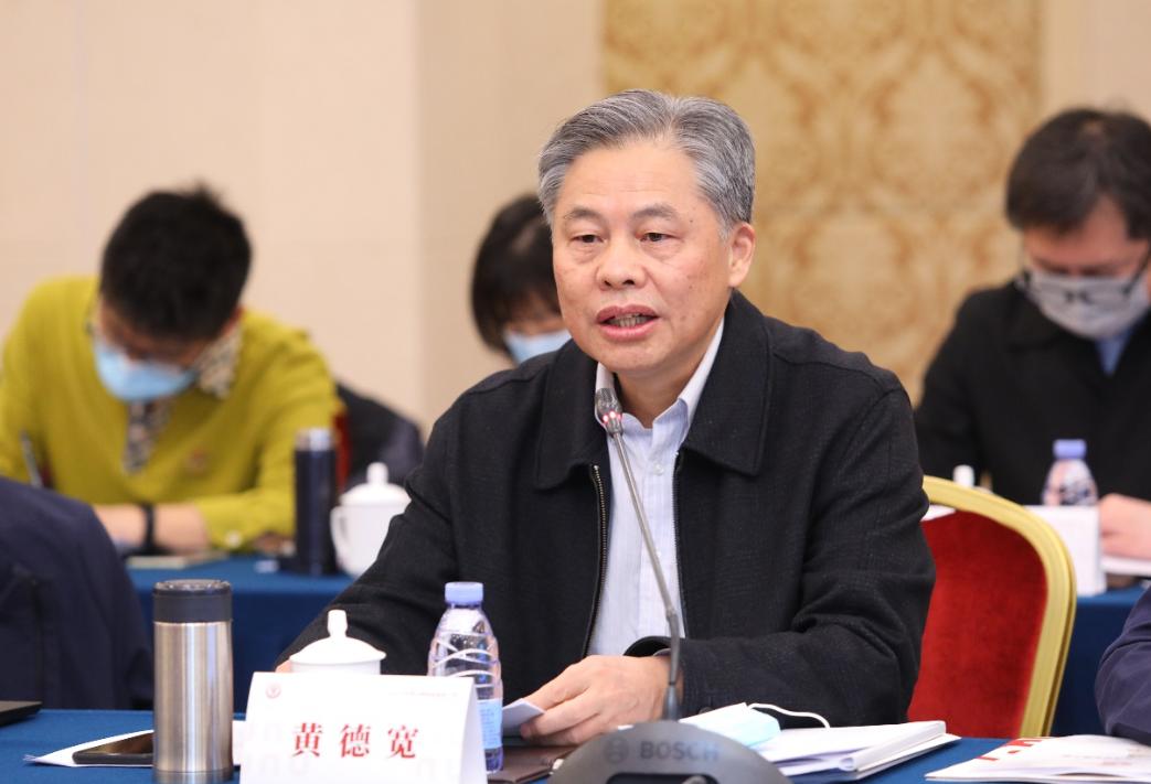 真是一语中的！全国政协委员黄德宽曾在提案中坦言：全世界找不出第二个国家，像我们这