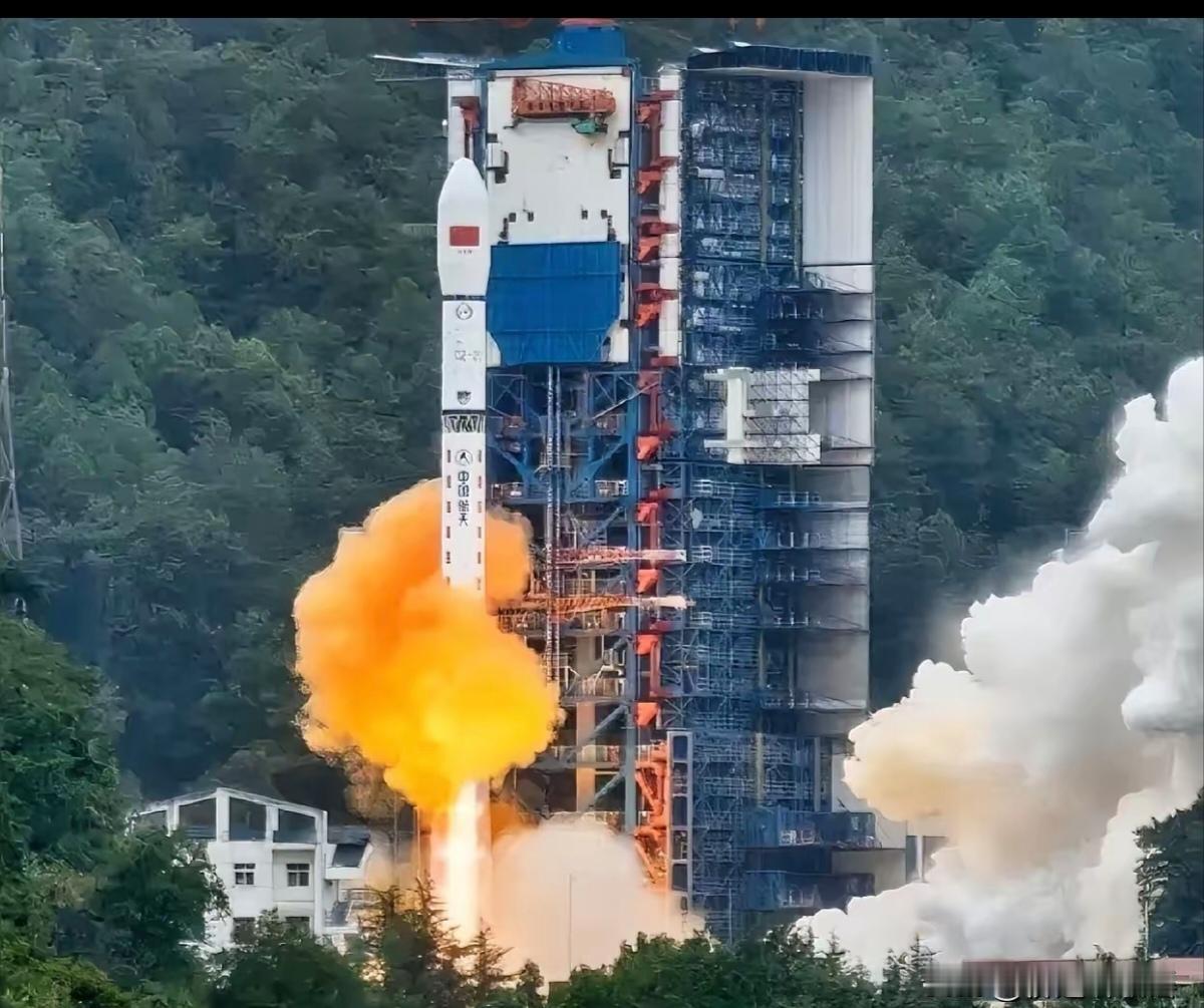 中国航天再创辉煌！长征二号丁火箭成功发射两颗试验卫星离600次里程碑仅一步之