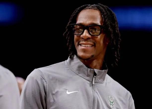 战术鬼才隆多要把自己的天赋带到NBA教练席吗？Stein：隆多和马刺助教斯威尼