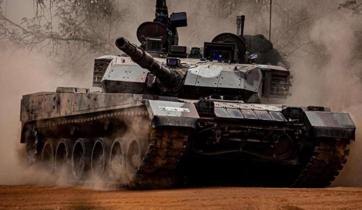 “一辆泰国陆军VT-4主战坦克在与柬埔寨军队的交火中受损，该坦克在执行对柬埔寨边