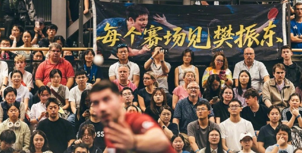 樊振东的德甲队友弗朗西斯卡更新社媒，并配文：伟大团队（Greatteam)。有