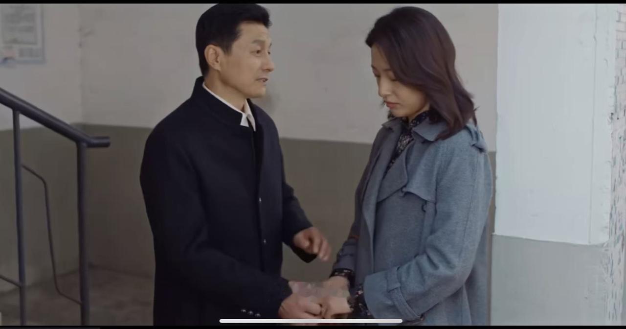《悬案》里面徐亮这个悍匪，绝对是史上最窝囊的悍匪啊！年轻的时候，抢了上百万珠