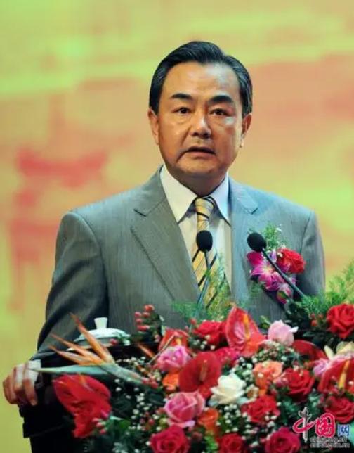 看着王毅外长又要出发，最想说的只有一句：一定要保重身体啊！21日外交部发布了