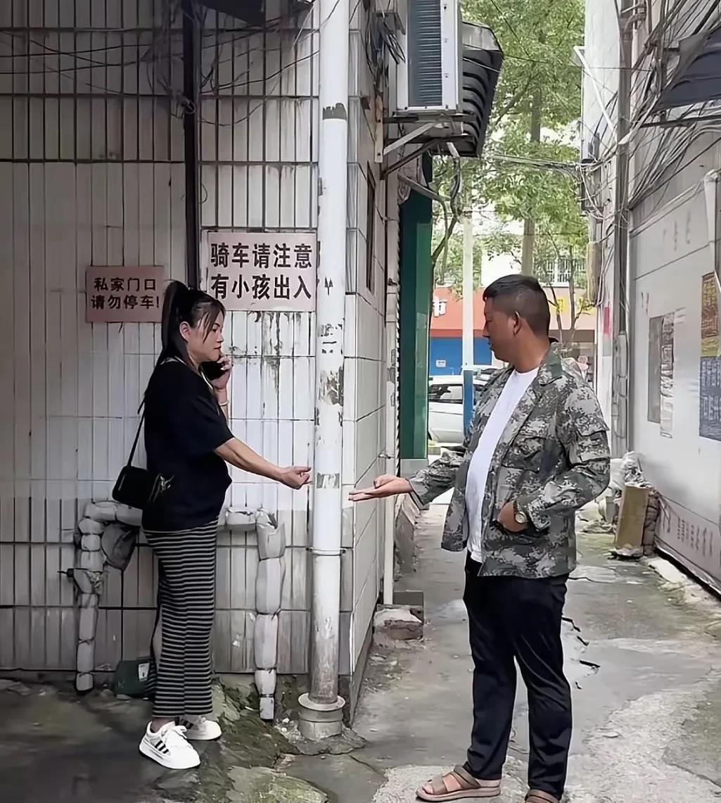 拳师友友们！他（她）们这手势是在划几个啊？不是说喝酒划拳吗？这到底啥意思？