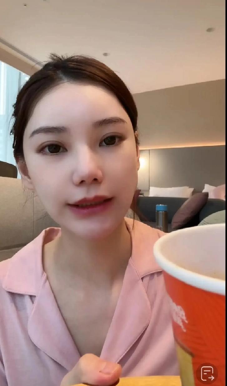 张兰去机场这事儿筱梅终于出来回应了。她说真不是让婆婆自己打车，是派了家