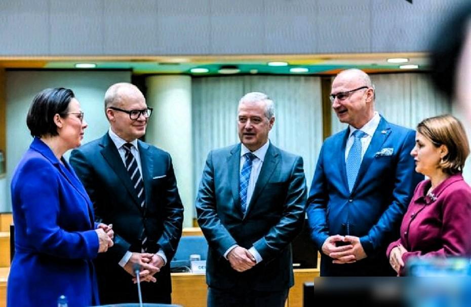 看到芬兰外长放出的狠话，我差点以为错过了啥重磅新闻。这操作真的是把人看笑了，