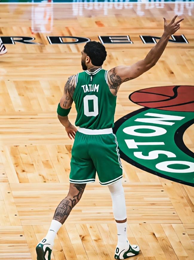 耐杀王虽然回来了，但是那支总冠军还没有回来。塔图姆在跟腱撕裂之后10个月回归