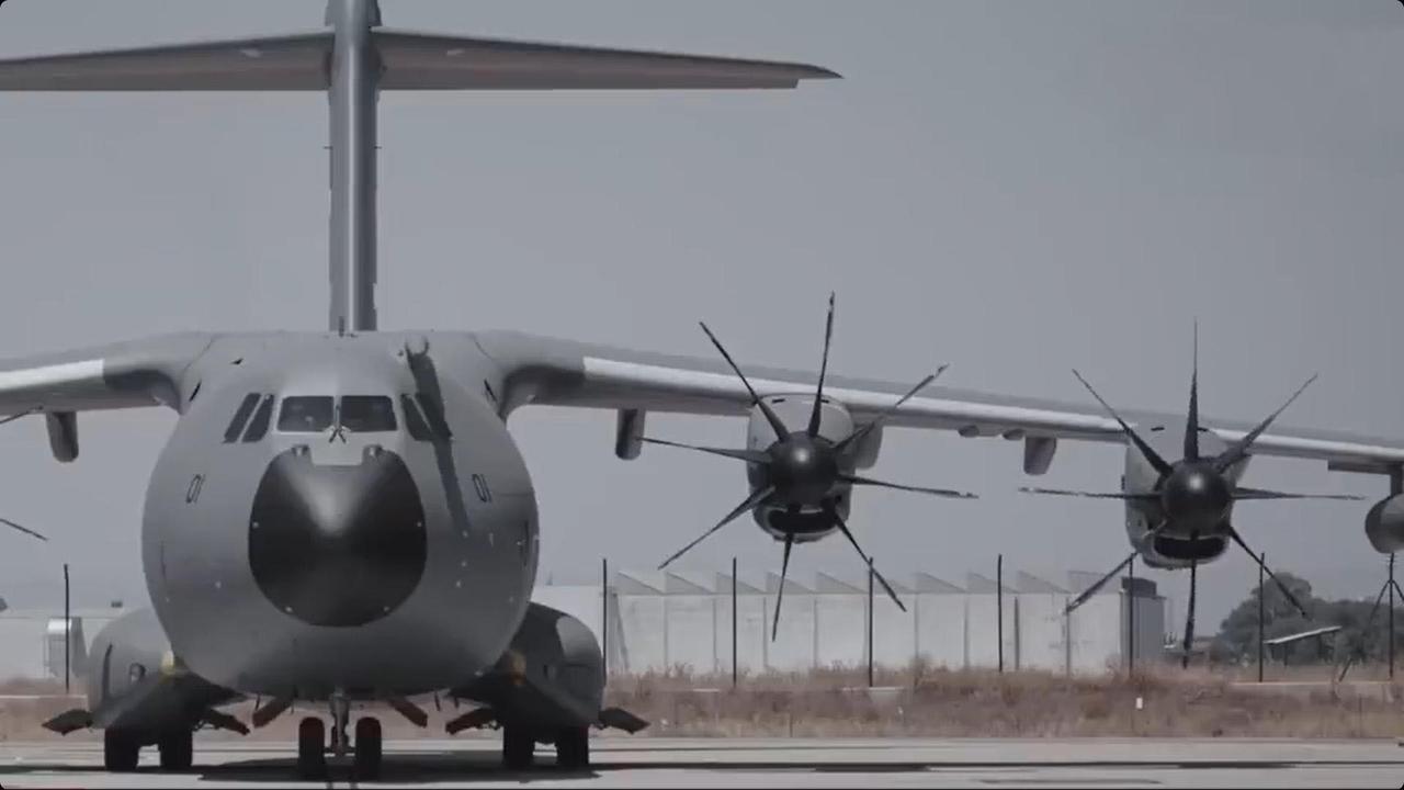 空中客车公司向印尼交付首架A400M重型运输机，这是印尼2021年下单订单的两架