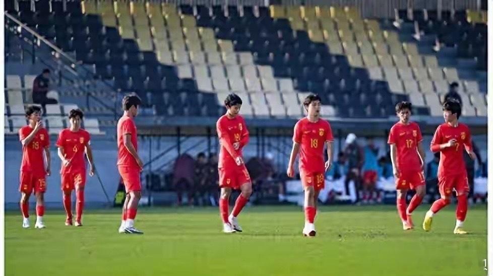 国足再爆冷！2-0掀翻亚洲冠军！！？2月6号中午，福建漳州欢乐岛足球训练基地，中