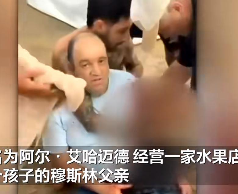 澳大利亚悉尼海滩的恐怖袭击，这个43岁的穆斯林男子挺身而出空手夺枪，真的太勇敢了