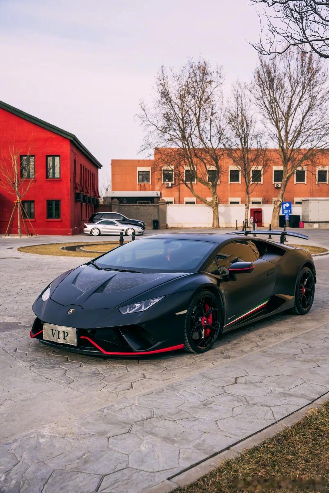 冬高气爽，就该开这个兰博基尼Huracan