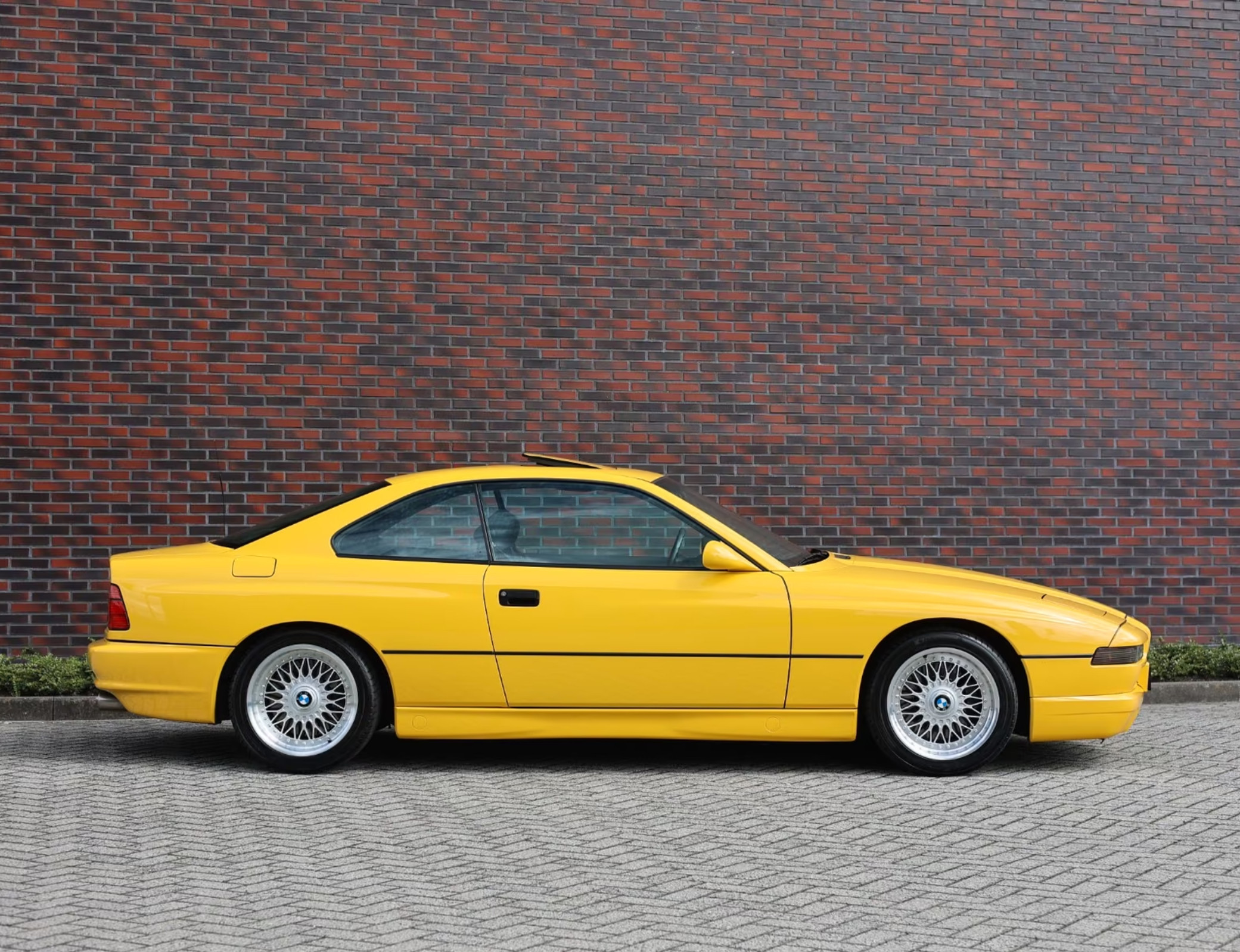 好车分享BMW850CSi，30年前的8系可是拥有V12引擎的大GT跑车​
