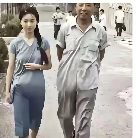 这照片是何时拍的？图中女性是87版《红楼梦》林黛玉扮演者陈晓旭，男性是剧组民俗
