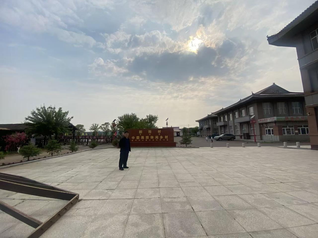今天是端午节，我和妻子来到父母家。妹妹也来到父母家。妹妹说：这几天去打工，给摘培