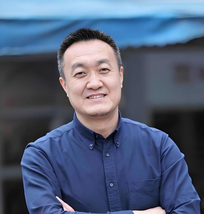 2018年，深圳1女司机洗车，收银员说：“35块。”没想到，女司机大怒：“这么慢