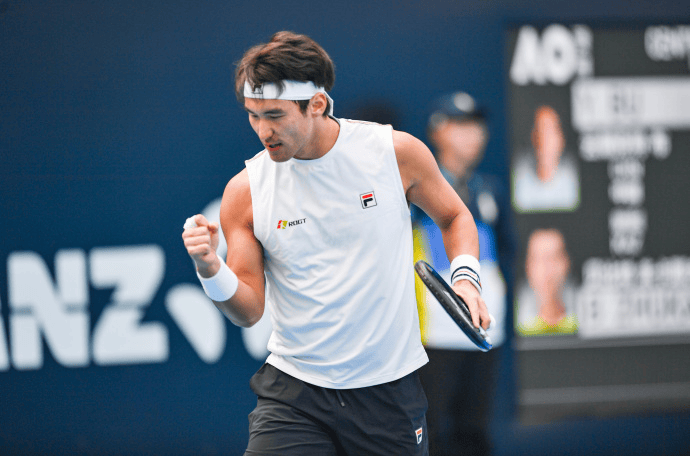 澳网亚太区外卡赛: 布云朝克特2-0胜茹卡耶夫, 晋级决赛