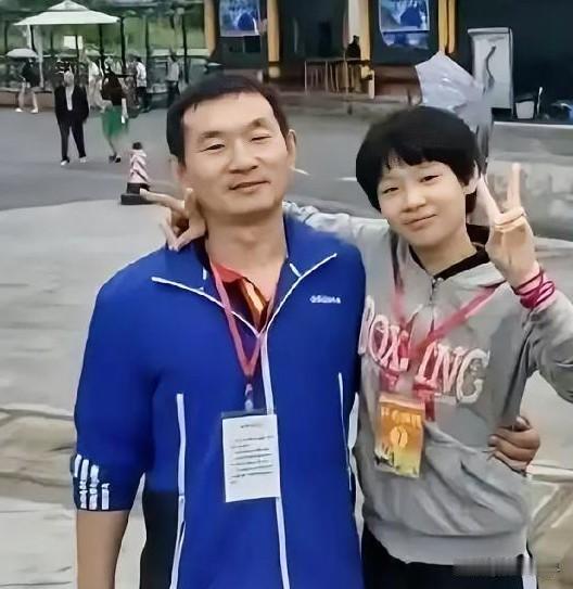 蒯曼如果保持这样的体重和身材，估计得冠军的机会还会多些。发育后的蒯曼有点胖，虽然