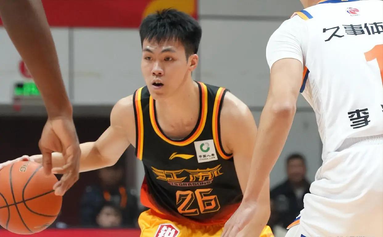 25-26赛季的CBA联赛，本土球员得分榜前十：郭昊文场均22.3分贺希