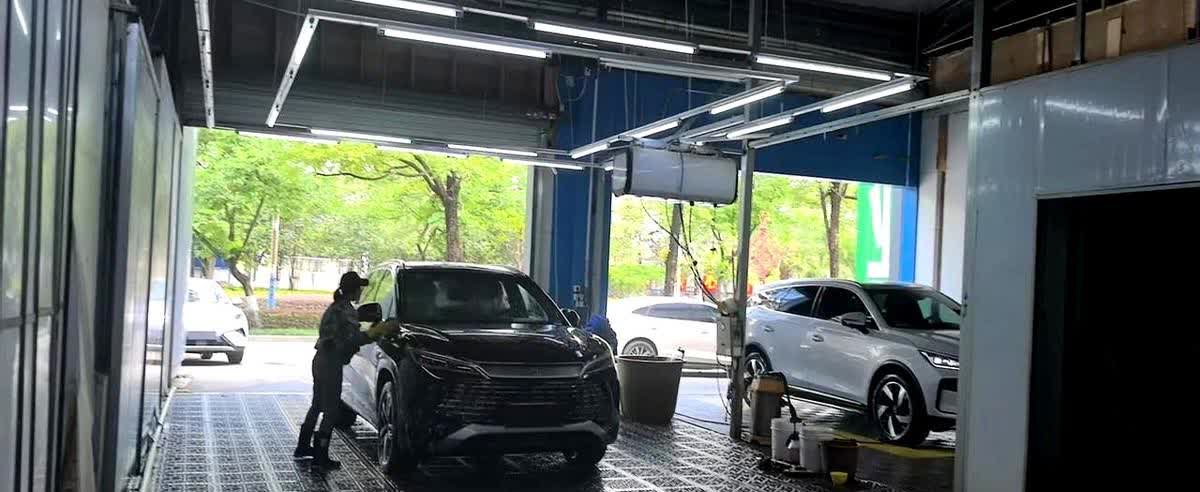 听我的，别买比亚迪续航太短了，不管是十几万还是几十万的车，混动续航都是一百出头